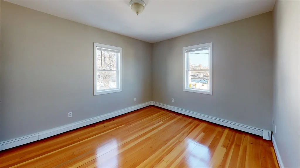 4 bed, 1 bath apartment for rent at 22-24 Kelley Ct Unit 22, Brighton — photo 4 of 11