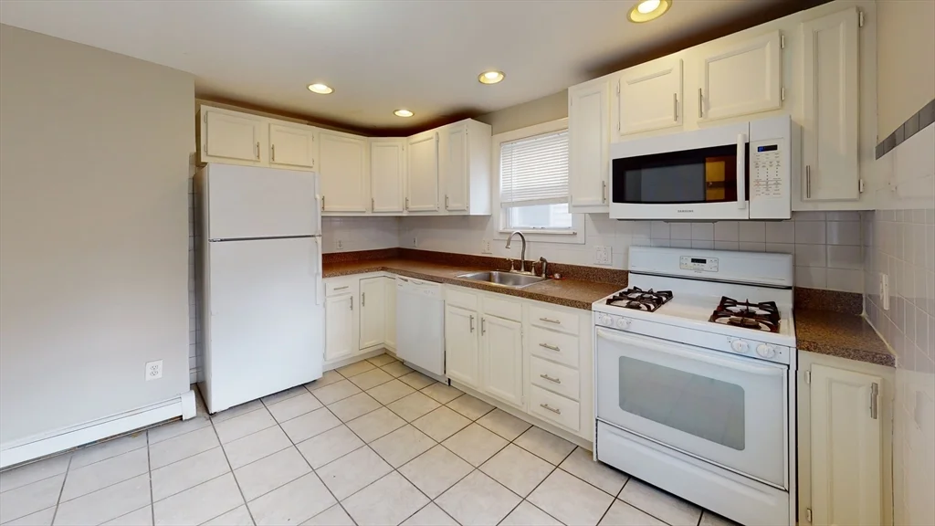 2 bed, 1 bath apartment for rent at 22-24 Kelley Ct Unit 24, Brighton — photo 1 of 9