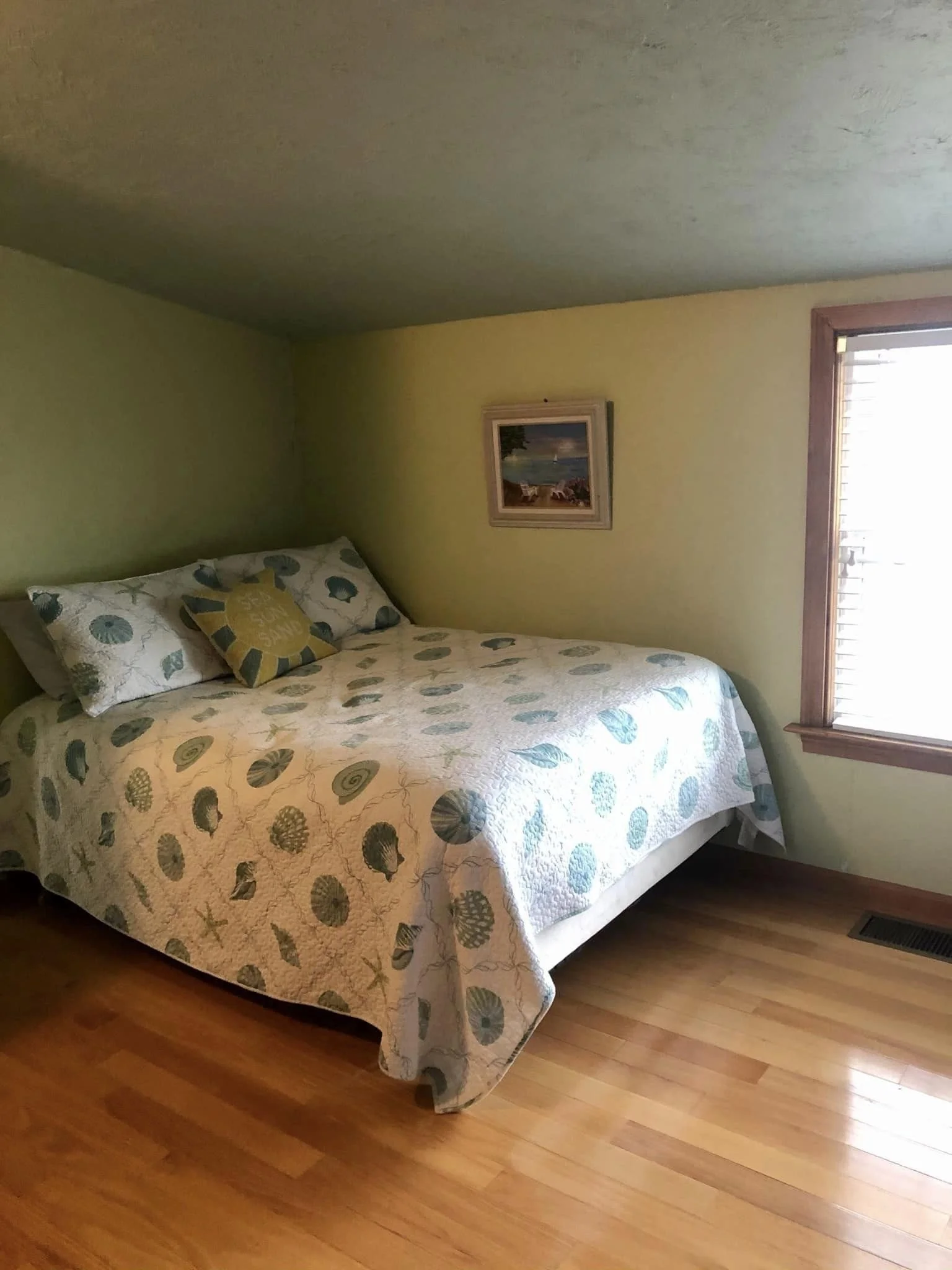 3 bed, 1 bath apartment for rent at 22 2nd Rd Unit 22, Marshfield — photo 3 of 7