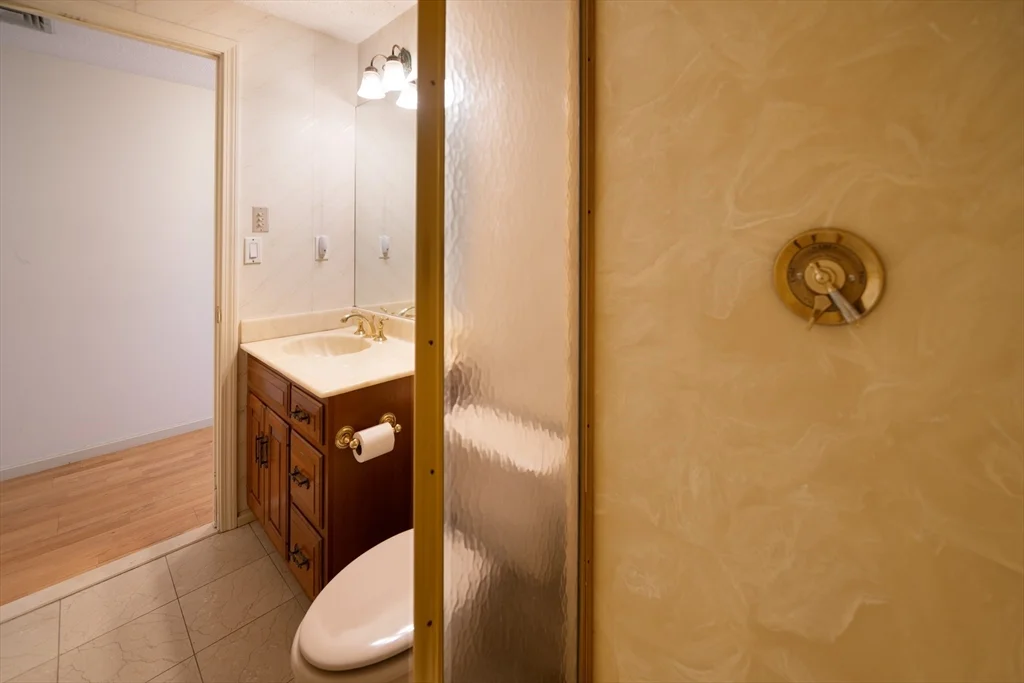 3 bed, 2 bath apartment for rent at 22 9th St Unit 802, Medford — photo 14 of 41