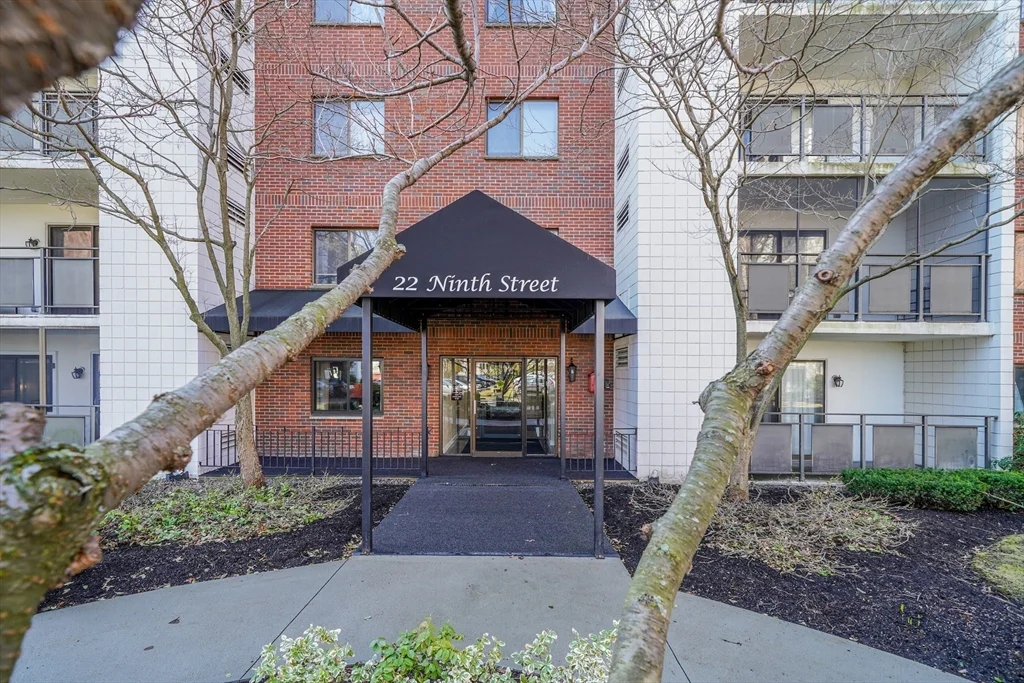 3 bed, 2 bath apartment for rent at 22 9th St Unit 802, Medford — photo 33 of 41