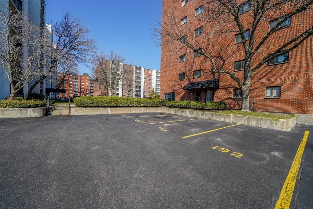 3 bed, 2 bath apartment for rent at 22 9th St Unit 802, Medford — photo 39 of 41