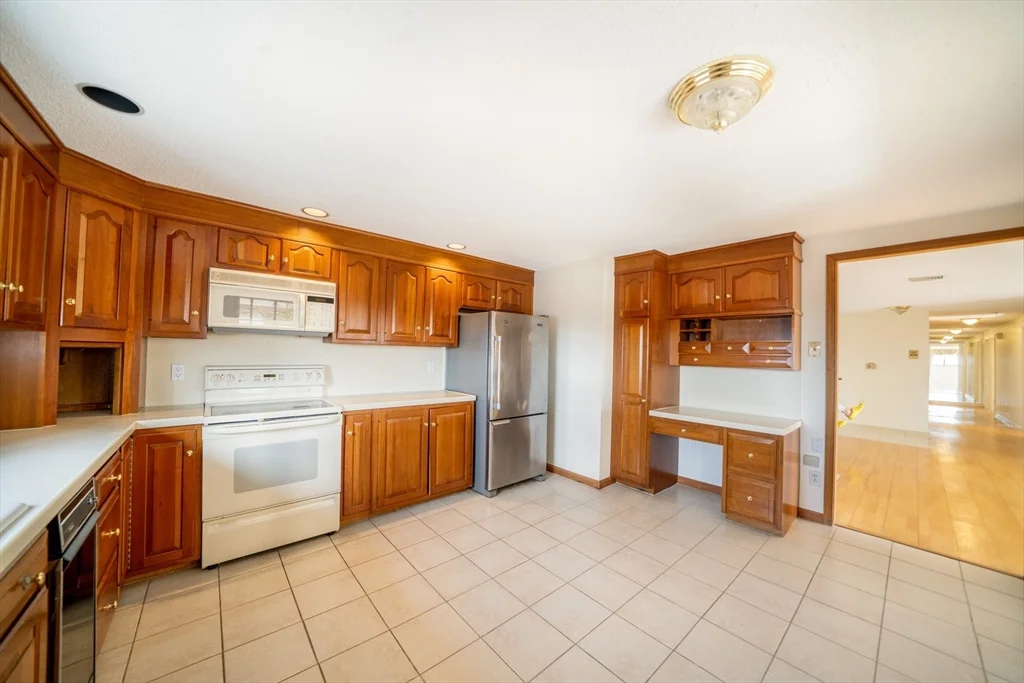 3 bed, 2 bath apartment for rent at 22 9th St Unit 802, Medford — photo 18 of 41