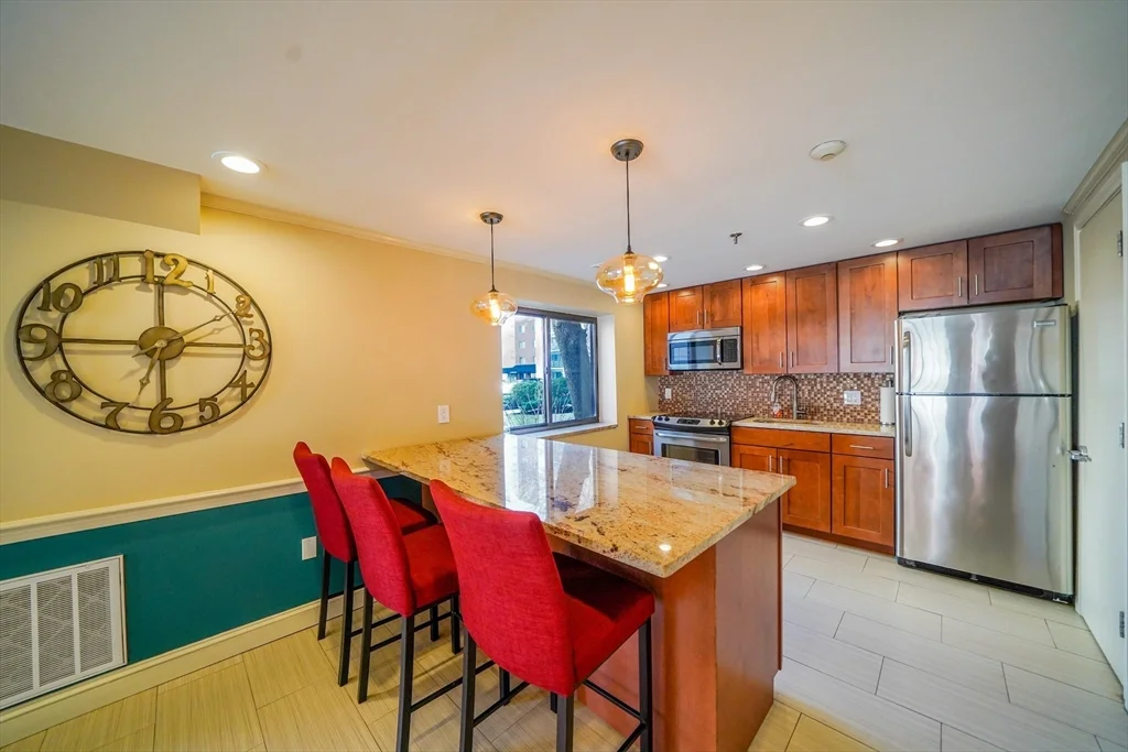 3 bed, 2 bath apartment for rent at 22 9th St Unit 802, Medford — photo 24 of 41