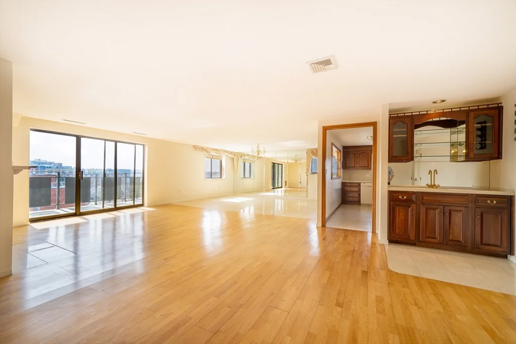 3 bed, 2 bath apartment for rent at 22 9th St Unit 802, Medford — photo 2 of 41