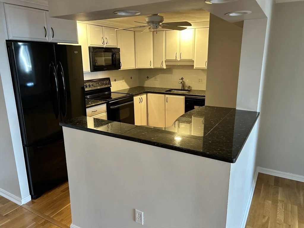 2 bed, 2 bath apartment for rent at 22 9th St Unit 803, Medford — photo 3 of 39