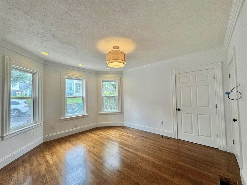 4 bed, 2 bath apartment for rent at 22 Allen Ave, Lynn — photo 5 of 18
