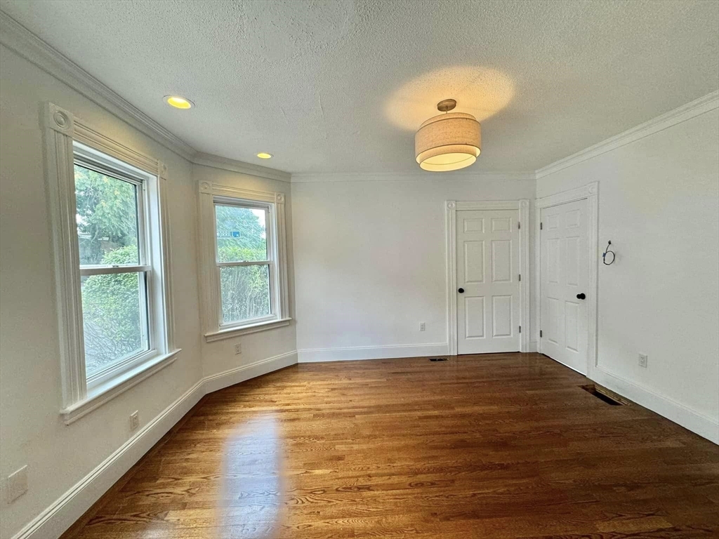 4 bed, 2 bath apartment for rent at 22 Allen Ave, Lynn — photo 4 of 18