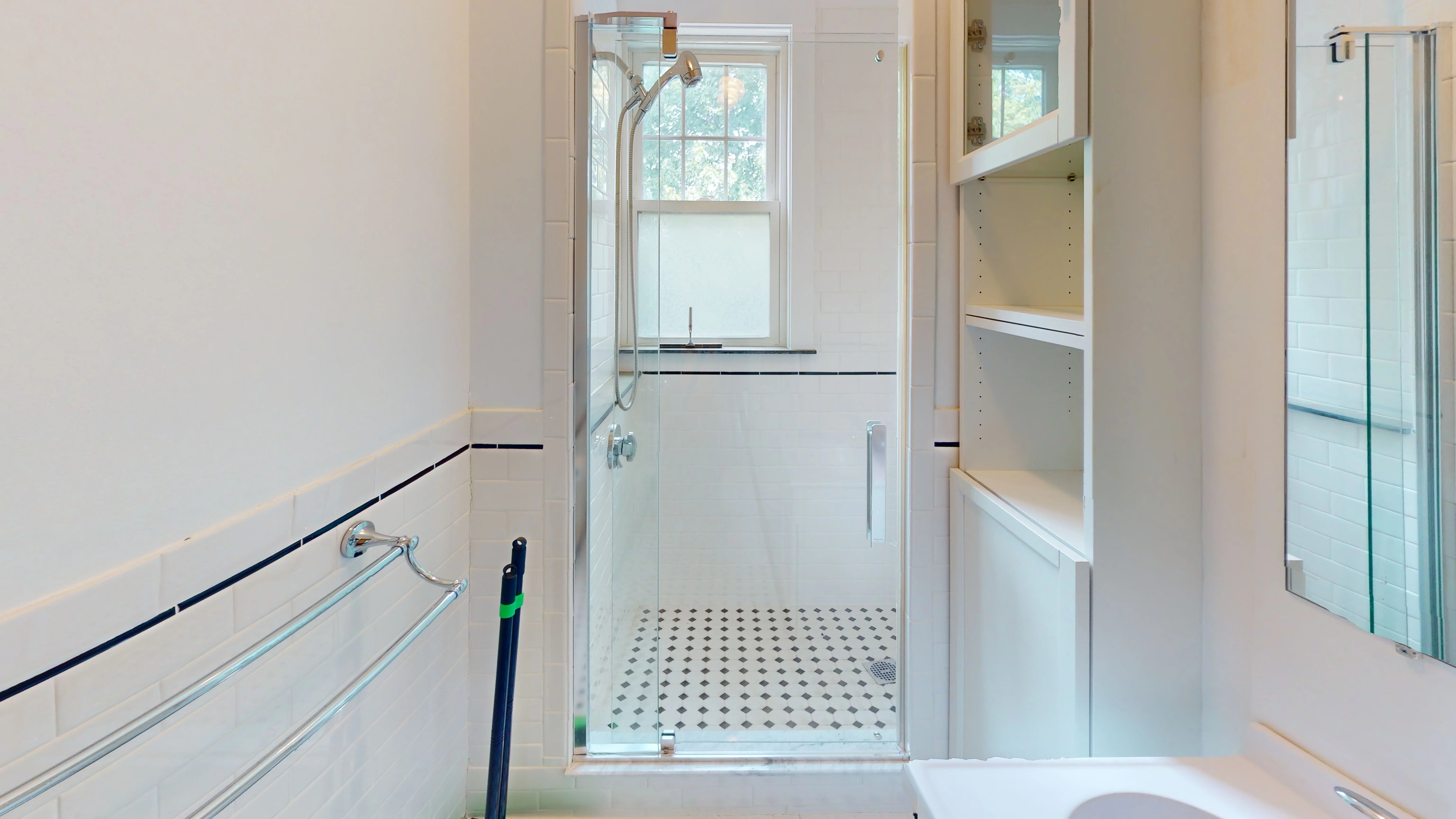 3 bed, 2 bath apartment for rent at 22 Alton Unit 2, Coolidge Corner — photo 4 of 19