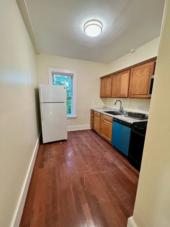 3 bed, 1 bath apartment for rent at 22 Anita Ter Unit 2, Roxbury — photo 6 of 9
