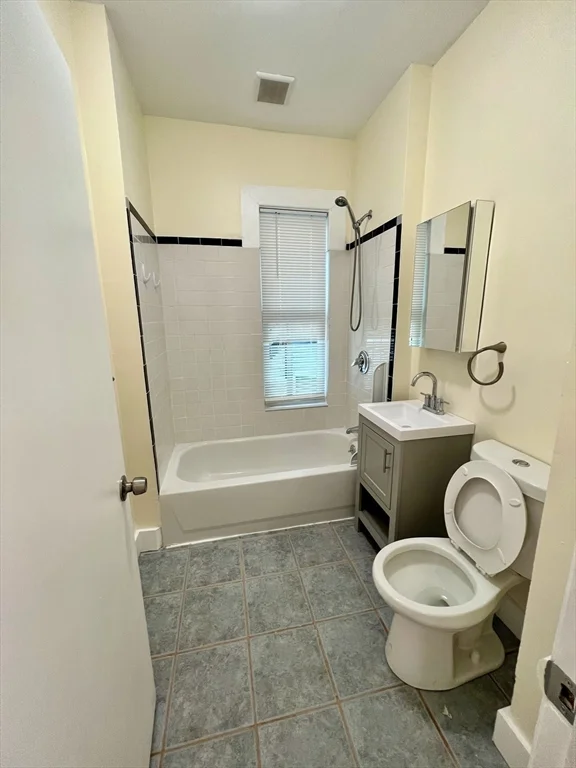 3 bed, 1 bath apartment for rent at 22 Anita Ter Unit 2, Roxbury — photo 6 of 8