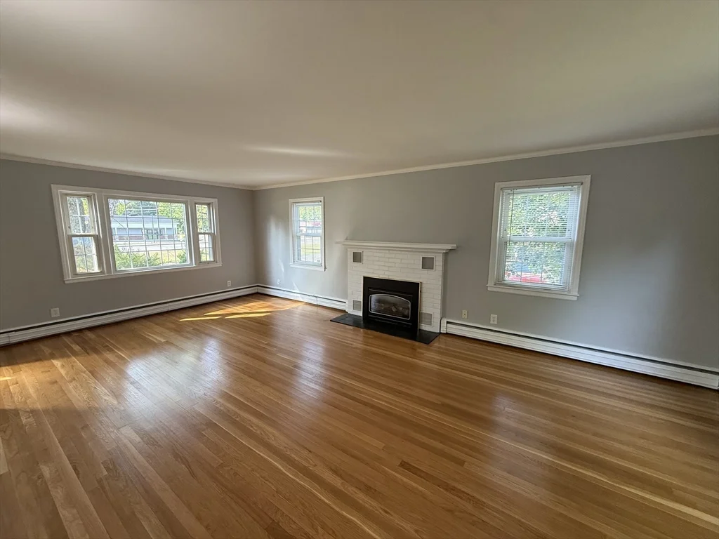 3 bed, 1 bath apartment for rent at 22 Arlington St, Dracut — photo 6 of 17