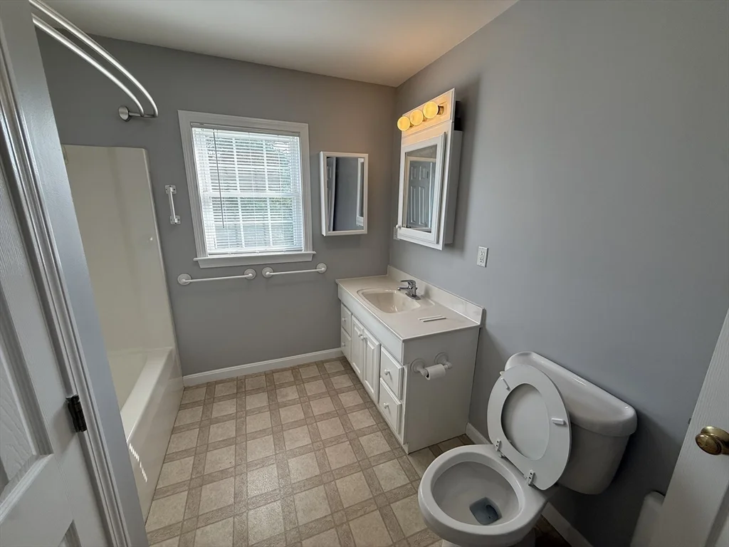 3 bed, 1 bath apartment for rent at 22 Arlington St, Dracut — photo 9 of 17