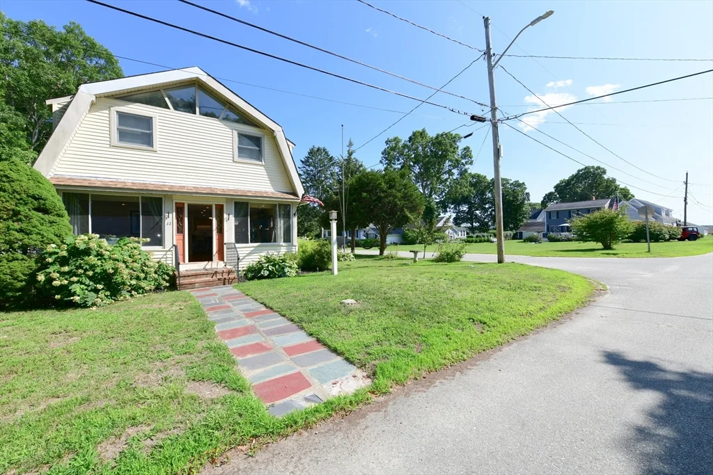 3 bed, 2 bath apartment for rent at 22 Ash St, Parkwood Beach — photo 3 of 42