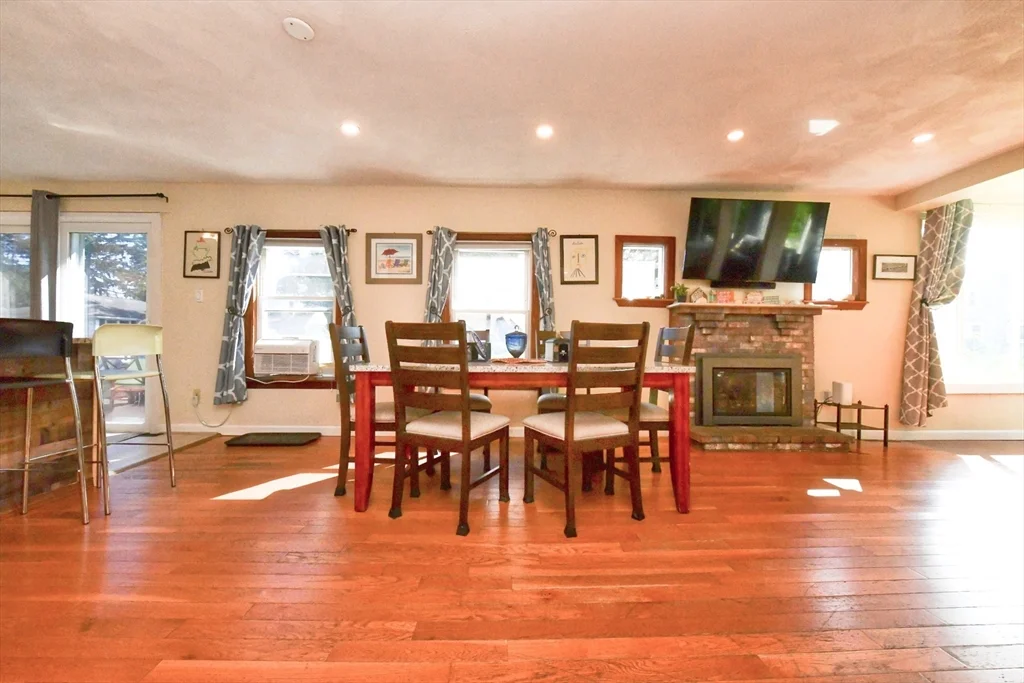 3 bed, 2 bath apartment for rent at 22 Ash St, Parkwood Beach — photo 10 of 42