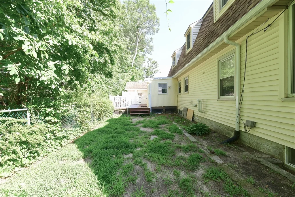 3 bed, 2 bath apartment for rent at 22 Ash St, Parkwood Beach — photo 9 of 42