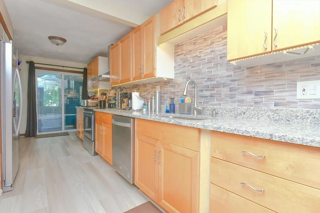 3 bed, 2 bath apartment for rent at 22 Ash St, Parkwood Beach — photo 25 of 42