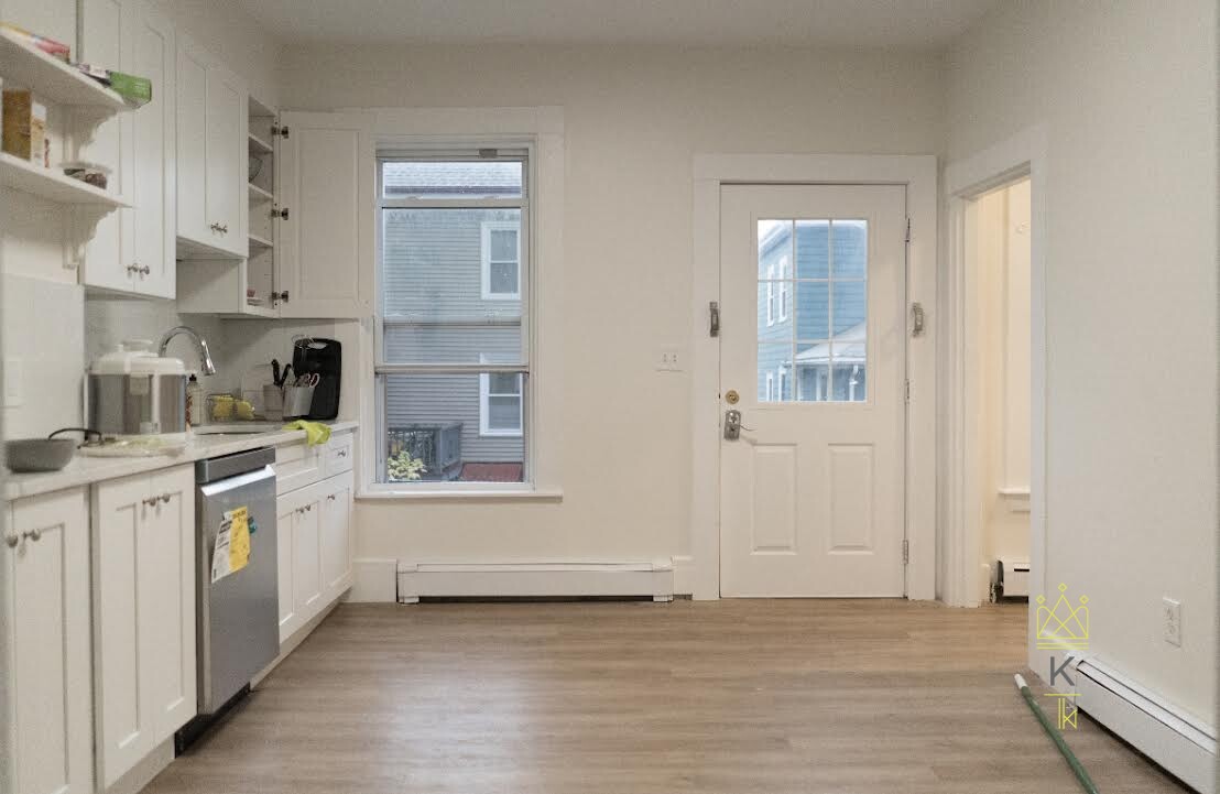 7 bed, 3 bath apartment for rent at 22 Ashford St Unit 1, Allston — photo 3 of 25