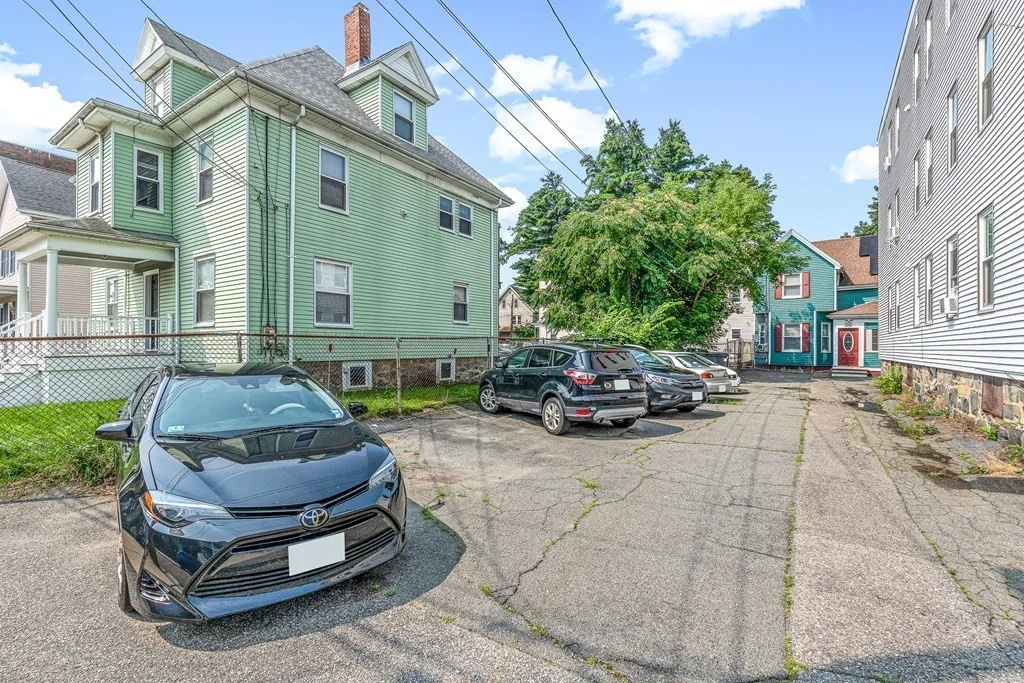 4 bed, 1 bath apartment for rent at 22 Auburn St Unit 3, Malden — photo 5 of 22