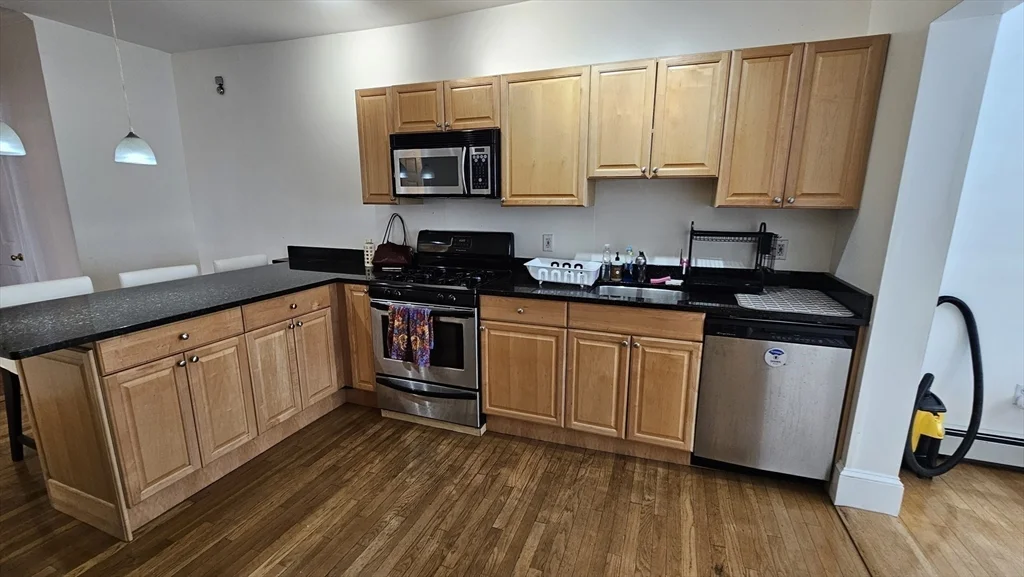 3 bed, 2 bath apartment for rent at 22 Belmont St Unit 3, Watertown — photo 13 of 16