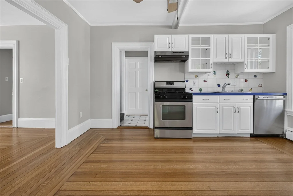 5 bed, 2 bath apartment for rent at 22 Berkeley St Unit A, Reading — photo 11 of 42