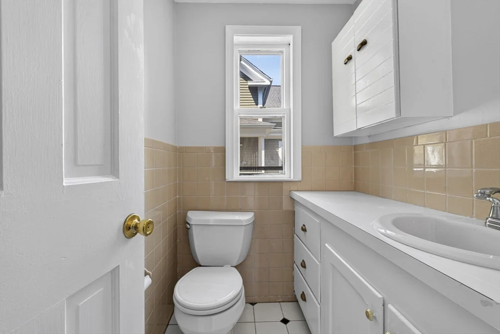 5 bed, 2 bath apartment for rent at 22 Berkeley St Unit A, Reading — photo 19 of 42