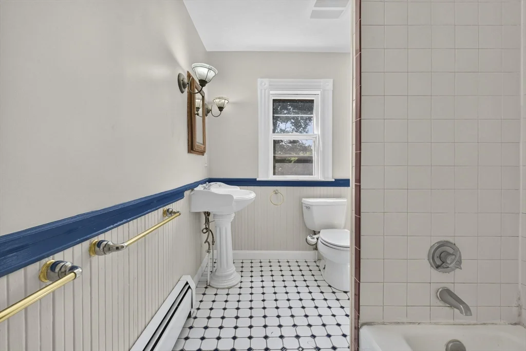 5 bed, 2 bath apartment for rent at 22 Berkeley St Unit A, Reading — photo 27 of 42