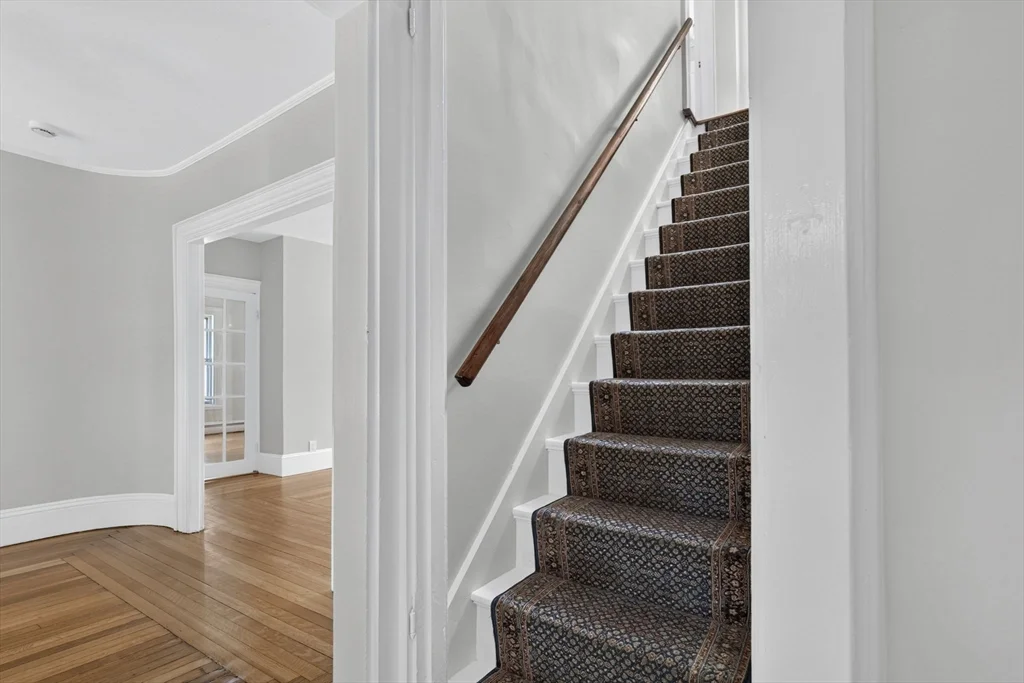 5 bed, 2 bath apartment for rent at 22 Berkeley St Unit A, Reading — photo 35 of 42