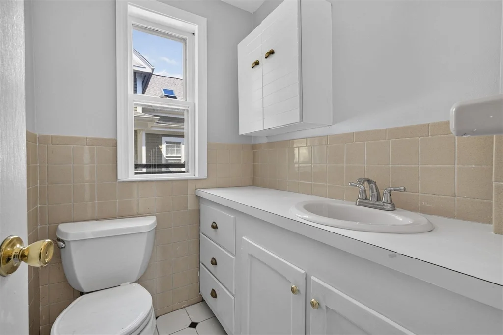 5 bed, 2 bath apartment for rent at 22 Berkeley St Unit A, Reading — photo 18 of 42
