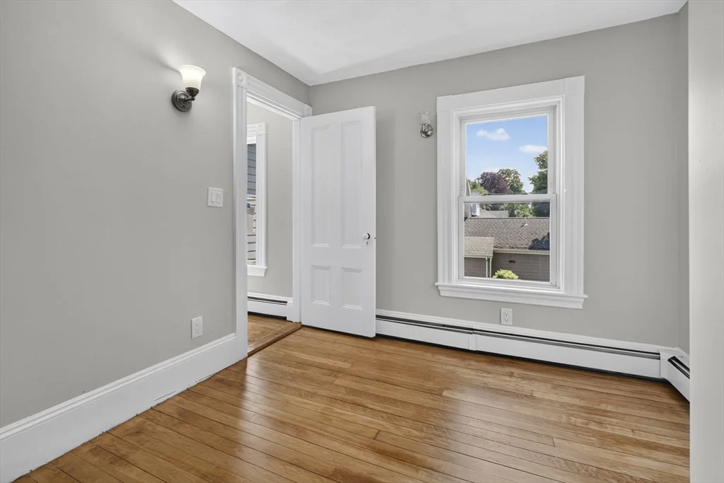 5 bed, 2 bath apartment for rent at 22 Berkeley St Unit A, Reading — photo 23 of 42