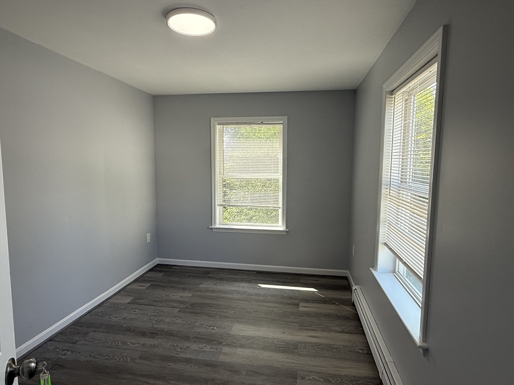 4 bed, 2 bath apartment for rent at 22 Boyden St Unit 2, Worcester — photo 4 of 12