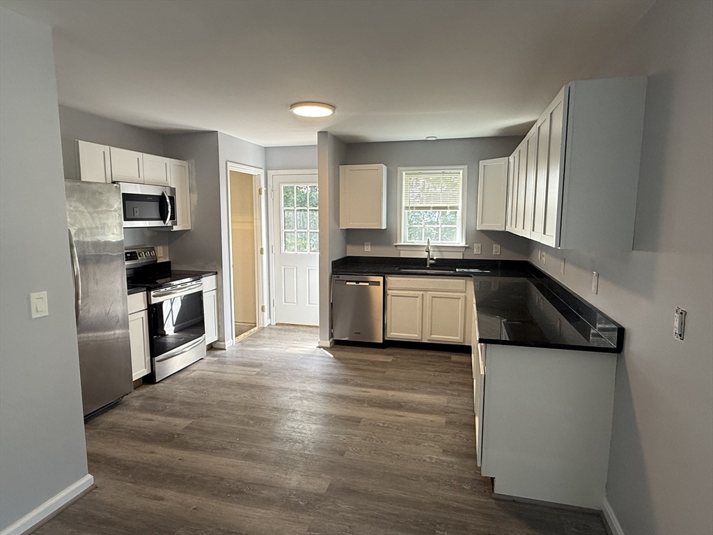 4 bed, 2 bath apartment for rent at 22 Boyden St Unit 2, Worcester — photo 2 of 12