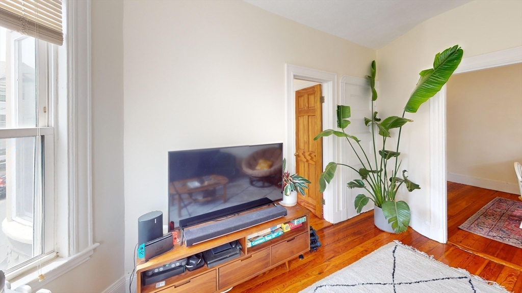 4 bed, 1 bath apartment for rent at 22 Boynton St Unit 1, Jamaica Plain — photo 5 of 16