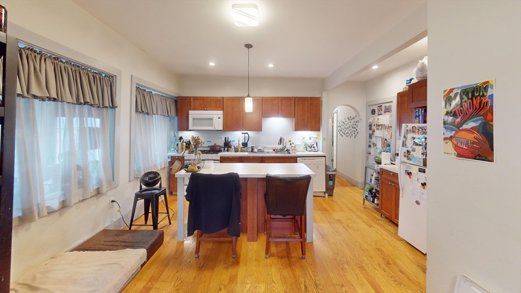 4 bed, 1 bath apartment for rent at 22 Boynton St Unit 1, Jamaica Plain — photo 1 of 16