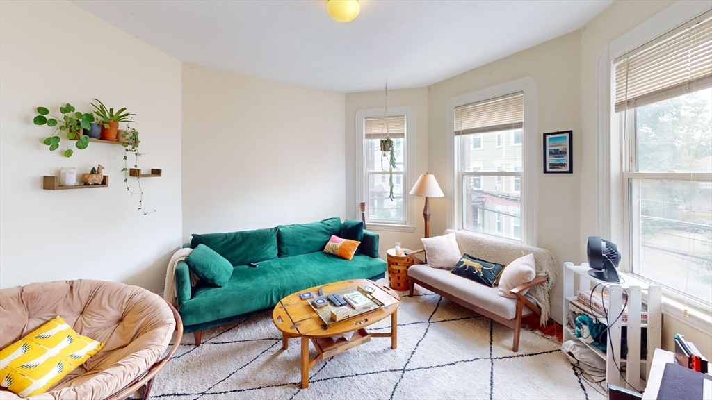 4 bed, 1 bath apartment for rent at 22 Boynton St Unit 1, Jamaica Plain — photo 4 of 16