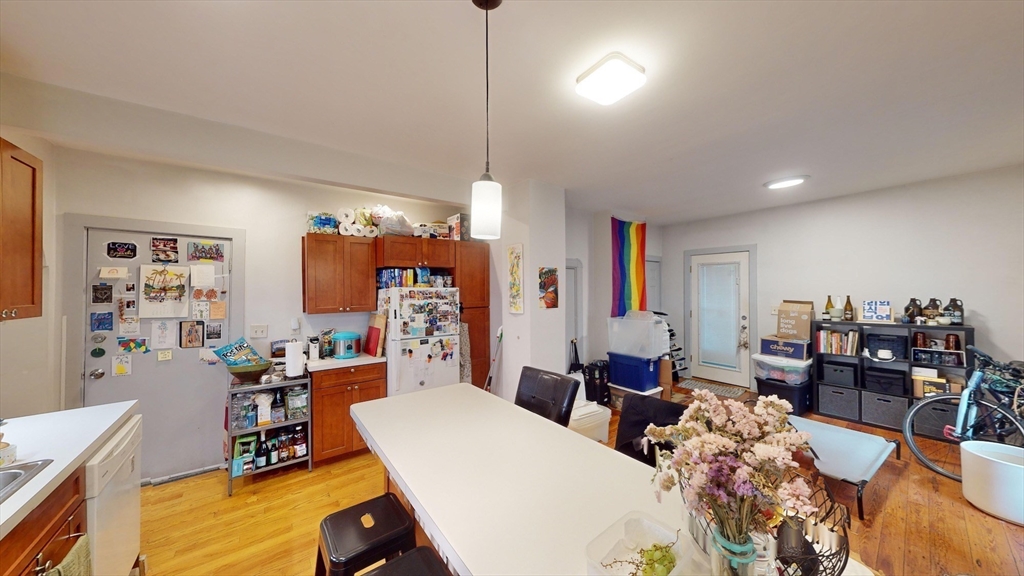 4 bed, 1 bath apartment for rent at 22 Boynton St Unit 1, Jamaica Plain — photo 2 of 16