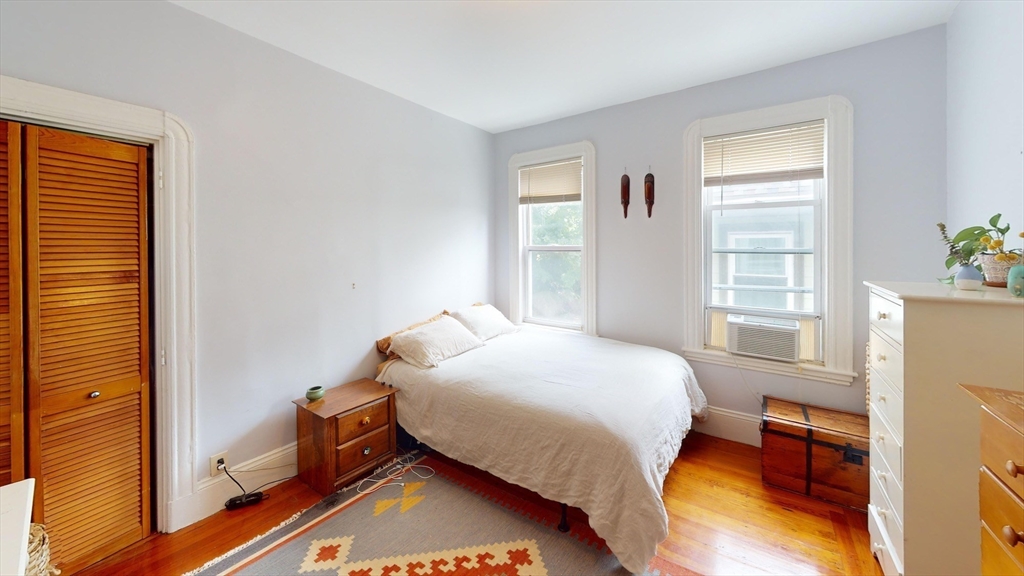 4 bed, 1 bath apartment for rent at 22 Boynton St Unit 1, Jamaica Plain — photo 10 of 16