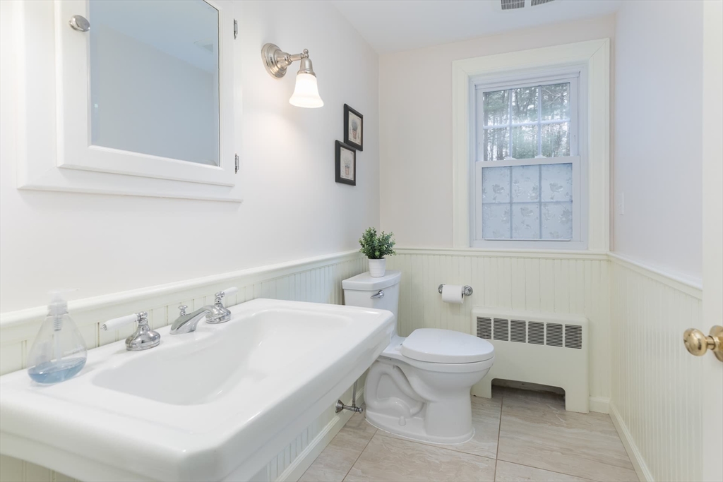 4 bed, 2 bath apartment for rent at 22 Bradford Rd, Weston — photo 8 of 42