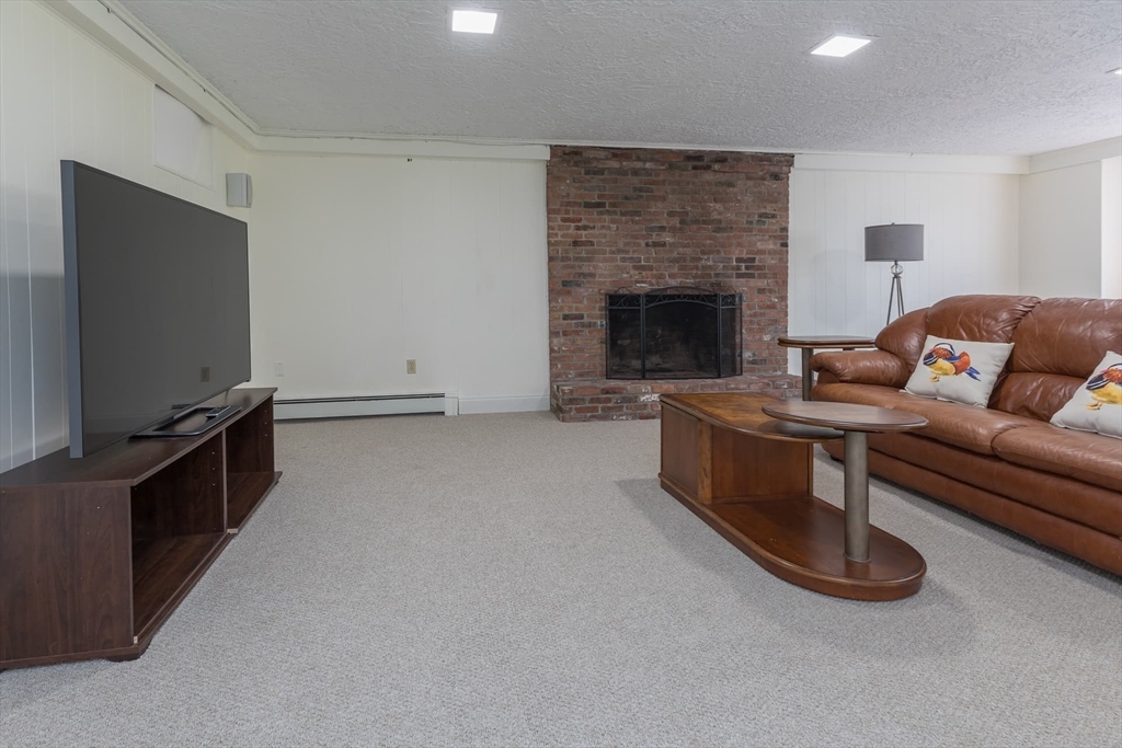 4 bed, 2 bath apartment for rent at 22 Bradford Rd, Weston — photo 28 of 42