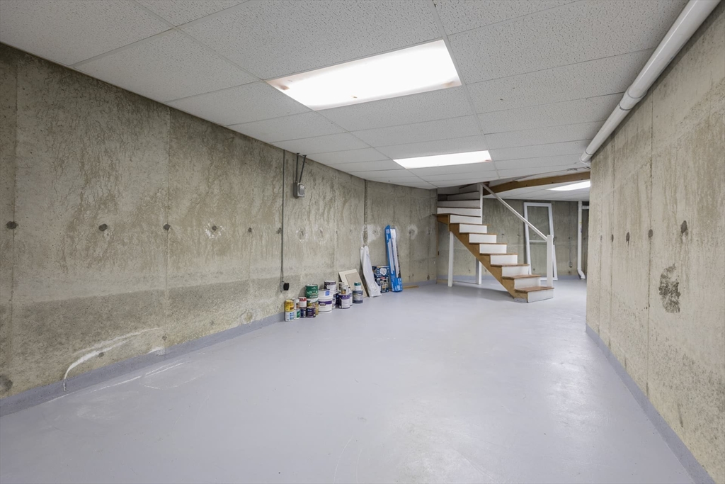 4 bed, 2 bath apartment for rent at 22 Bradford Rd, Weston — photo 33 of 42