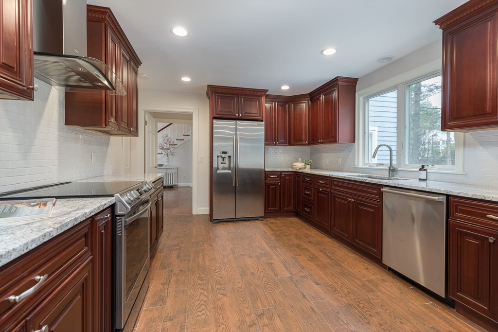 4 bed, 2 bath apartment for rent at 22 Bradford Rd, Weston — photo 9 of 42