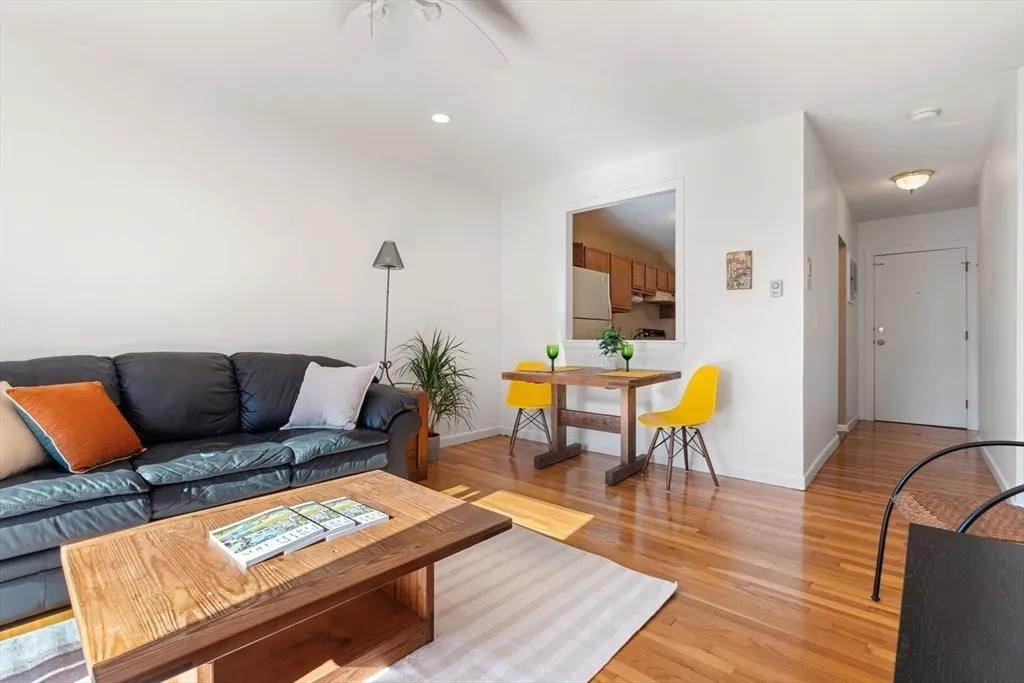 2 bed, 1 bath apartment for rent at 22 Branchfield St Unit 4-1, Dorchester — photo 3 of 17