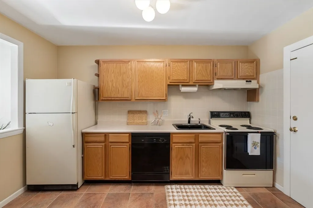 2 bed, 1 bath apartment for rent at 22 Branchfield St Unit 4-1, Dorchester — photo 4 of 17