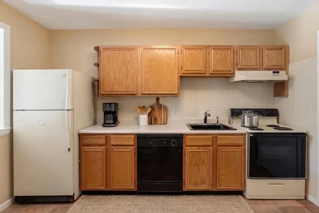 2 bed, 1 bath apartment for rent at 22 Branchfield St Unit D1, Dorchester — photo 4 of 15