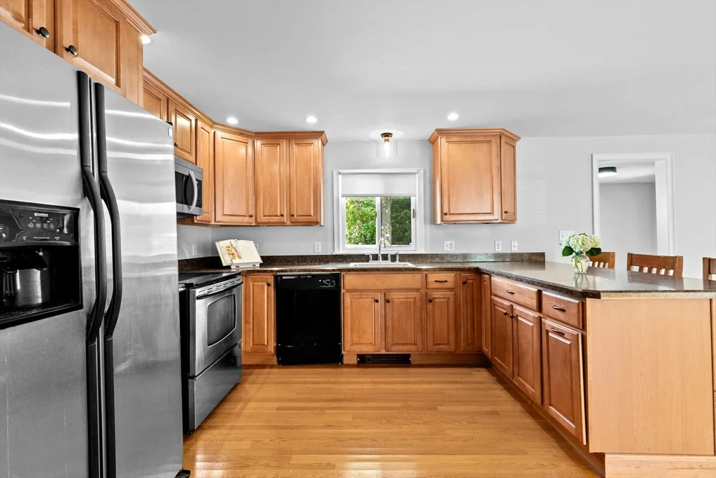 3 bed, 1 bath apartment for rent at 22 Broad Oak Way Unit A, Hanover — photo 2 of 31