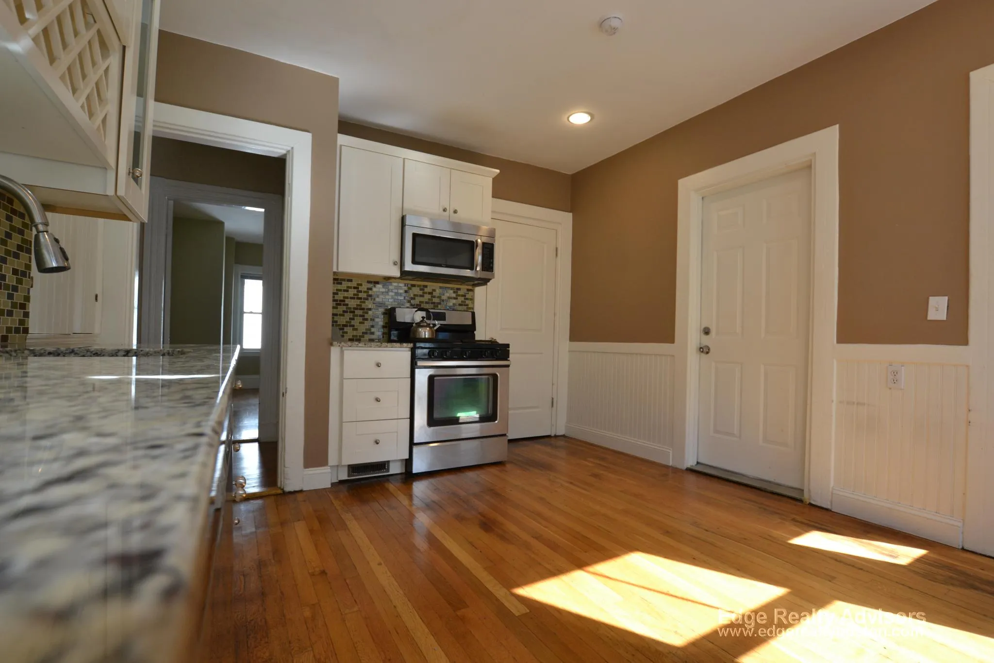 3 bed, 1 bath apartment for rent at 22 Brooks St Unit 2, Brighton — photo 4 of 13