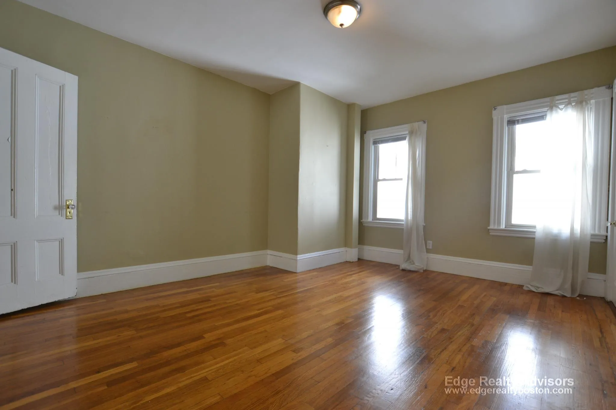 3 bed, 1 bath apartment for rent at 22 Brooks St Unit 2, Brighton — photo 5 of 13