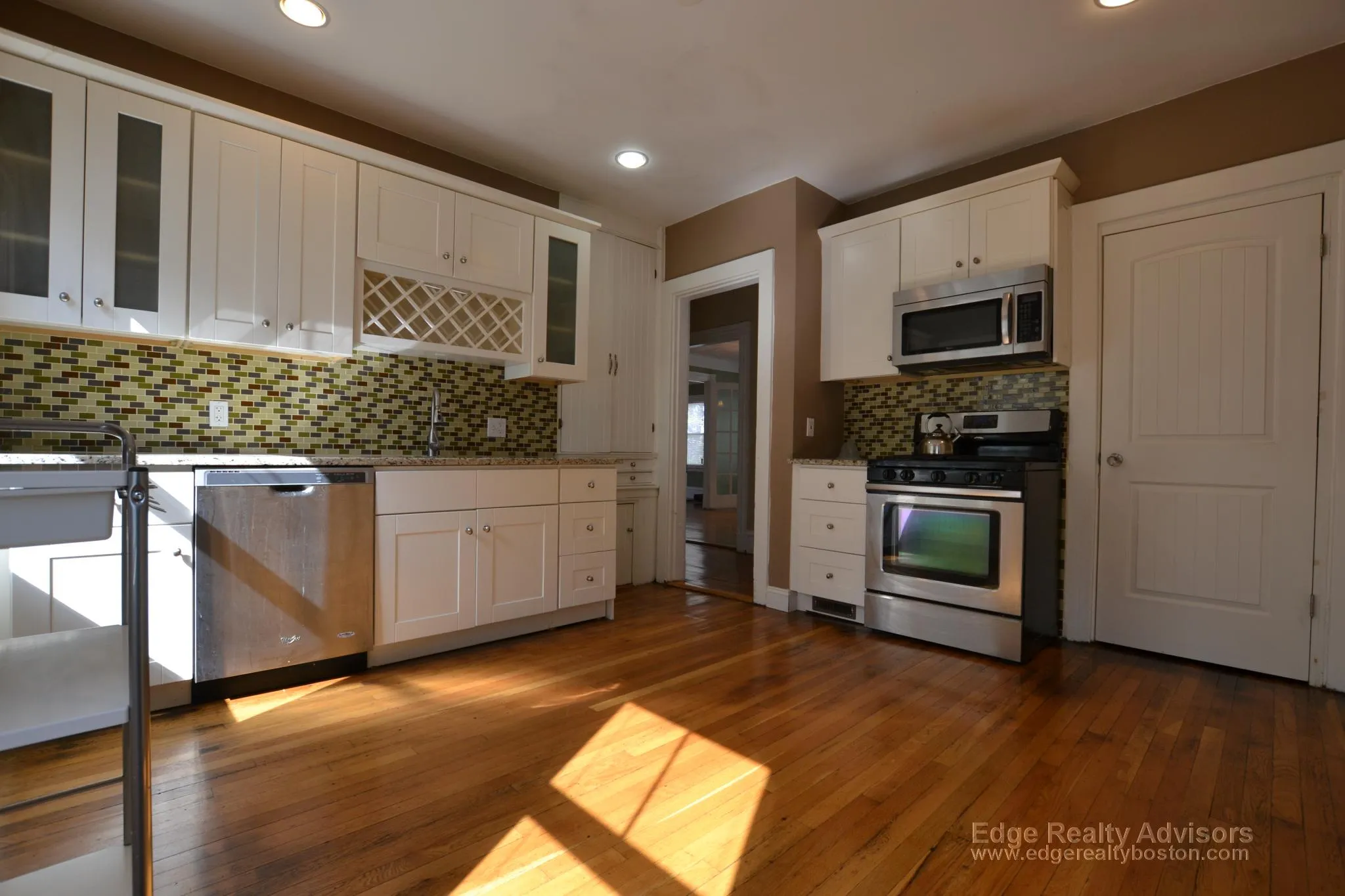 3 bed, 1 bath apartment for rent at 22 Brooks St Unit 2, Brighton — photo 2 of 13