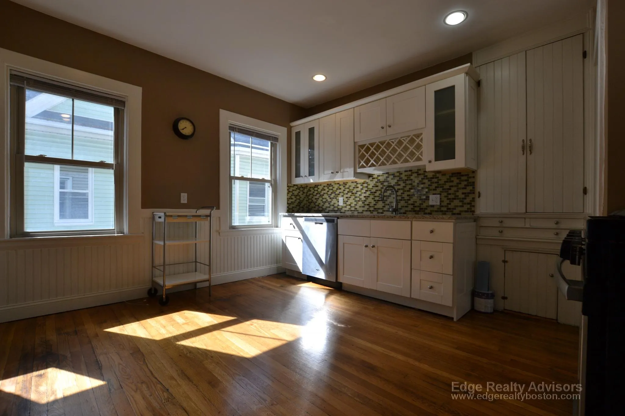 3 bed, 1 bath apartment for rent at 22 Brooks St Unit 2, Brighton — photo 3 of 13