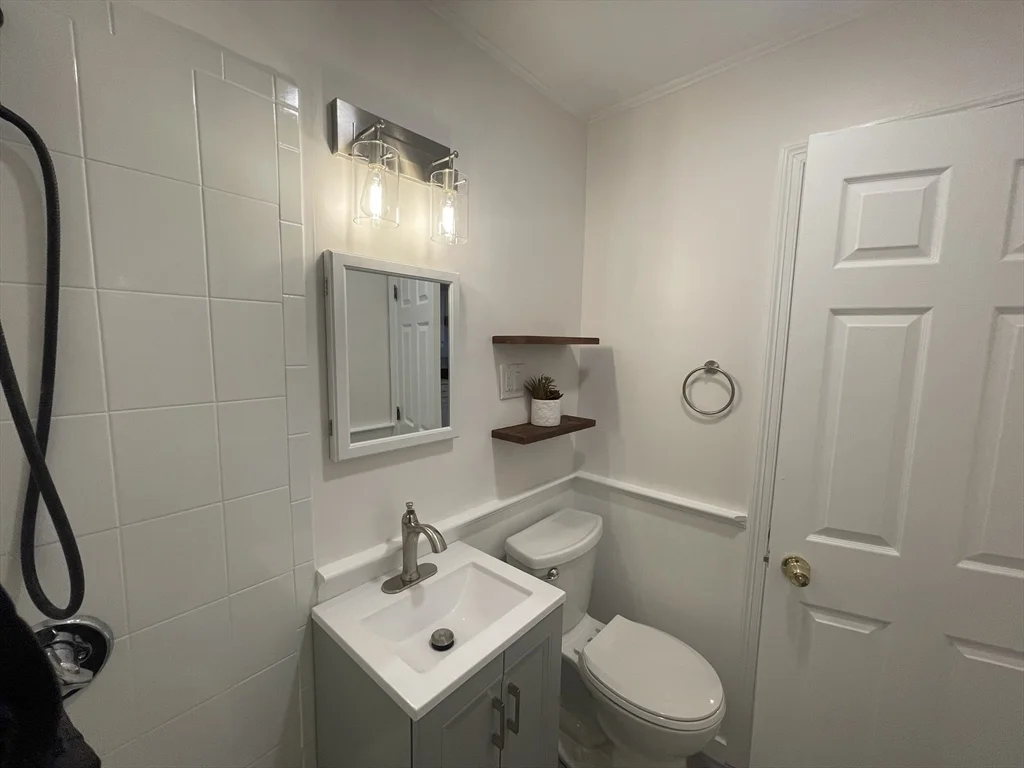 2 bed, 1 bath apartment for rent at 22 Carlton St Unit 1, Glenwood — photo 8 of 14